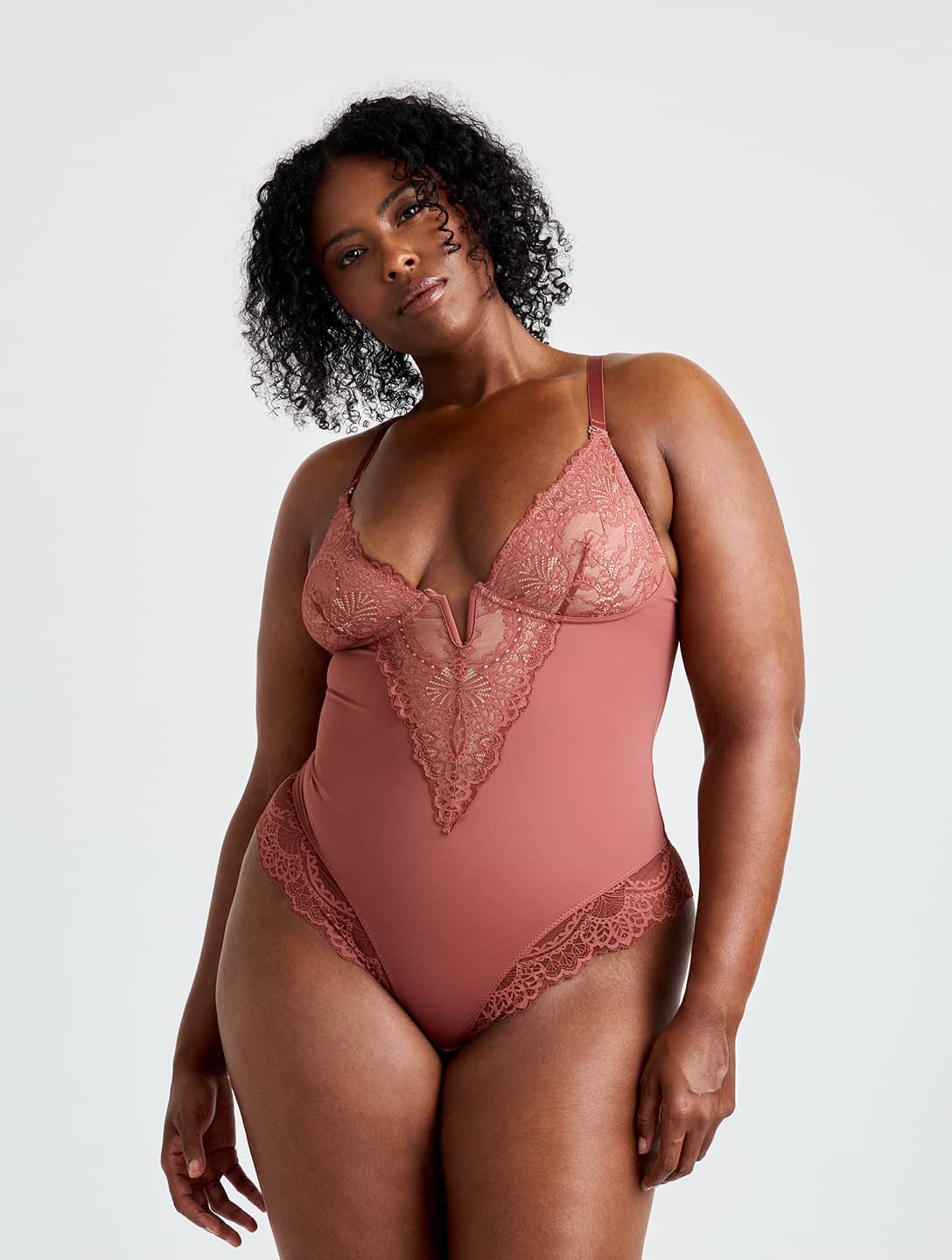 Półkoronkowe Modelujące Body z dekoltem w kształcie litery V