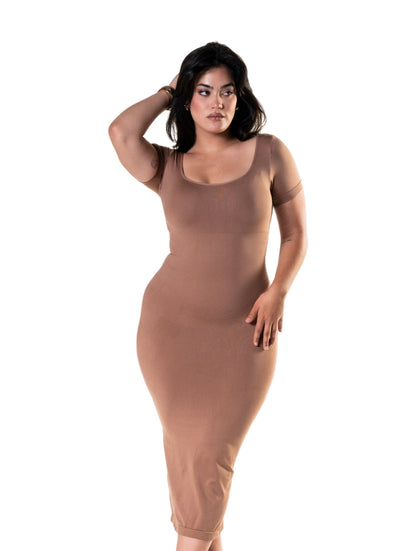 Sukienka Midi Bodycon Shapewear z Krótkimi Rękawami i Rozcięciem
