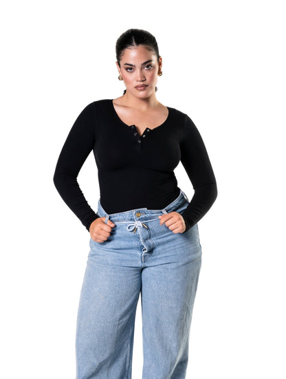 Bezszwowy bodysuit z długim rękawem i stringami