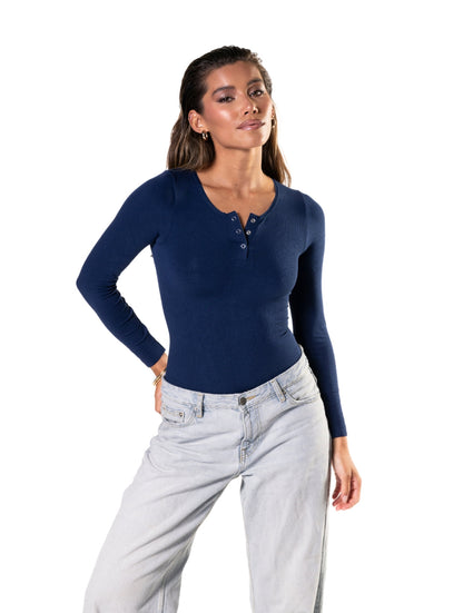 Bezszwowy bodysuit z długim rękawem i stringami